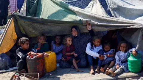 Dire Situation within the Gaza Strip as Israeli Tanks Continue Operations